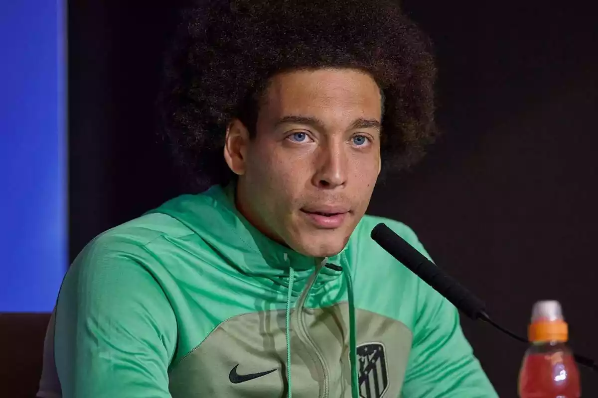 Image of Axel Witsel at a press conference