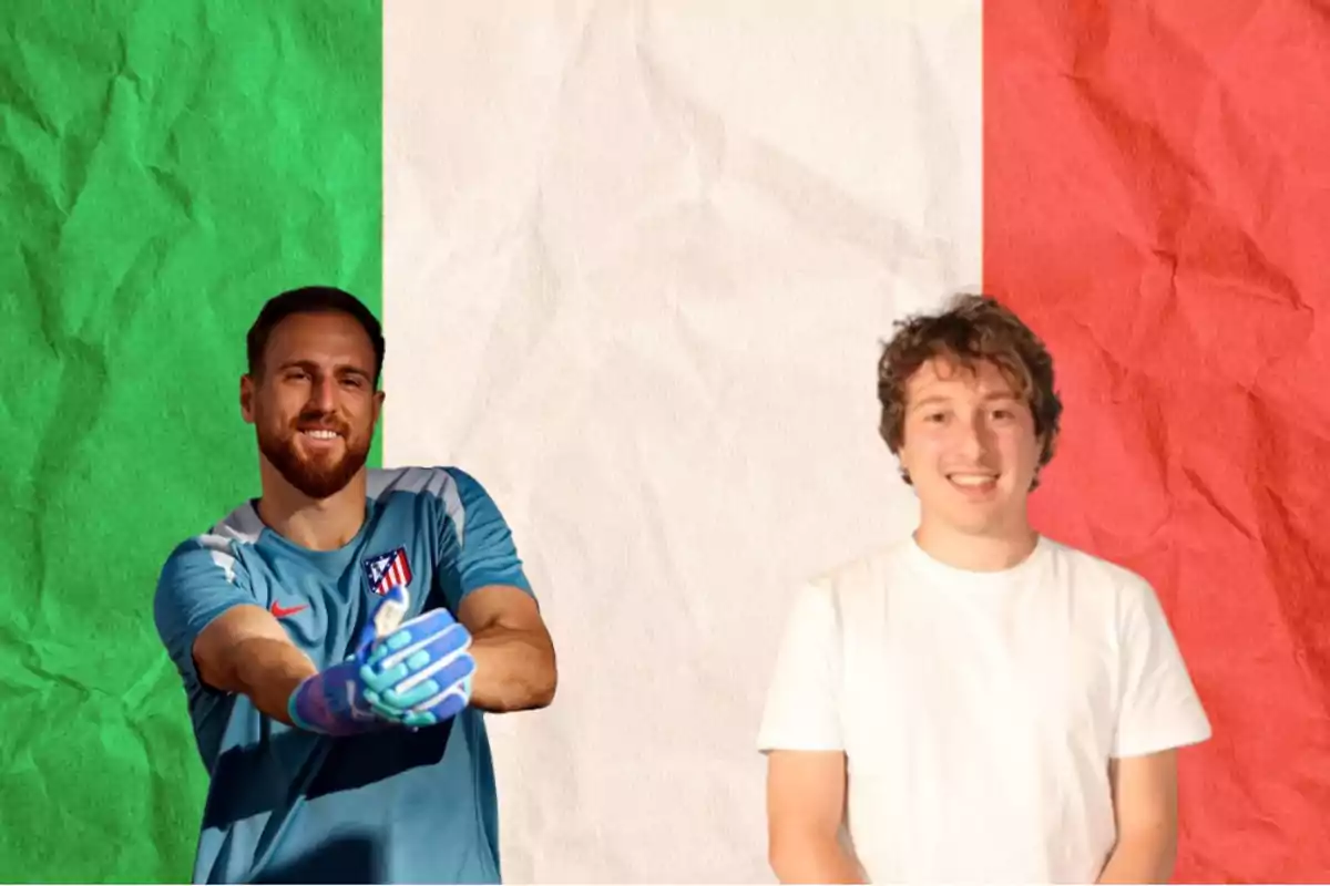 Two people pose in front of an Italian flag, one of them wearing an Atlético de Madrid goalkeeper jersey and the other a white shirt.