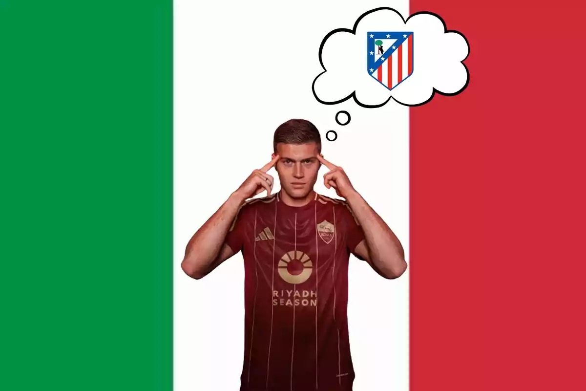 A football player in a red and gold shirt touches his temples as he thinks of the Atlético de Madrid crest, with the Italian flag in the background.