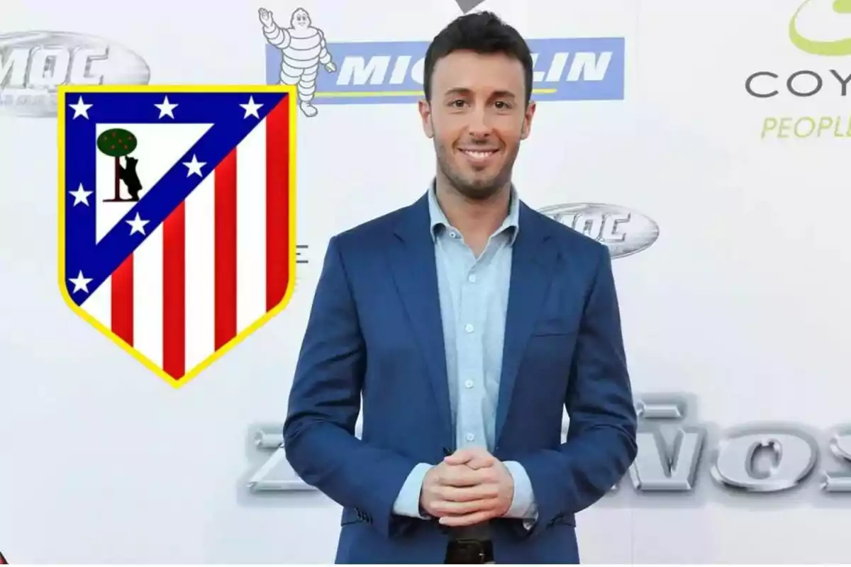 A man in a blue suit posing in front of a background with Michelin and Coyote logos, next to the Atlético de Madrid crest.