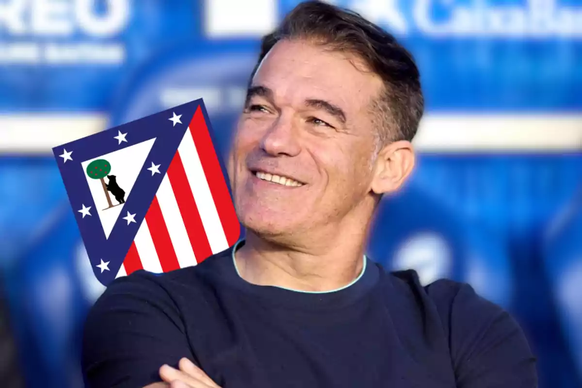 A smiling man with the Atlético de Madrid crest in the background.