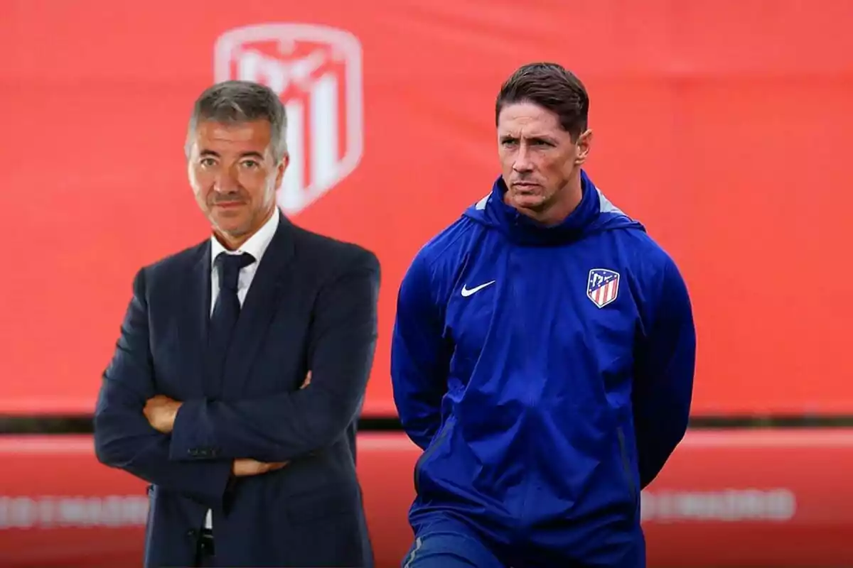 Two men pose in front of a red background with the Atlético de Madrid crest, one of them wearing a suit and the other a team tracksuit.