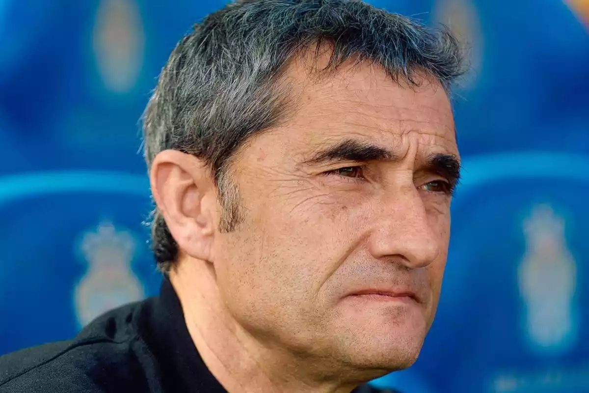 Image of Ernesto Valverde on the Las Palmas bench