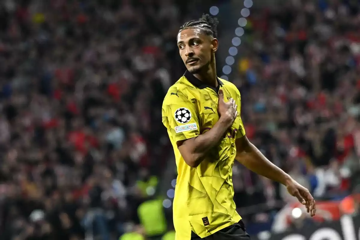 Football player in a yellow Borussia Dortmund shirt during a Champions League match.