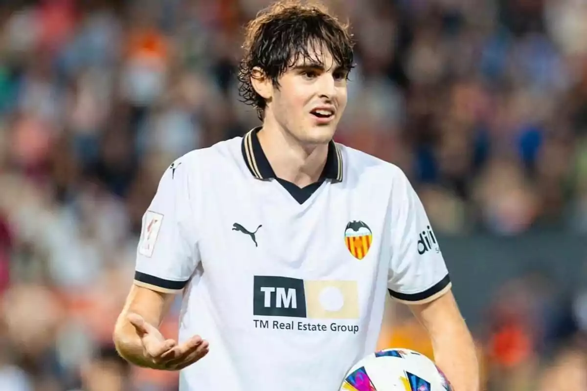 Soccer player with Valencia CF shirt on the field.