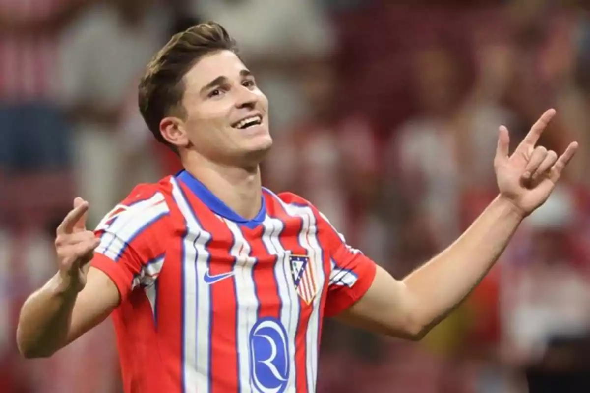 Football player celebrating a goal with the Atlético de Madrid shirt.