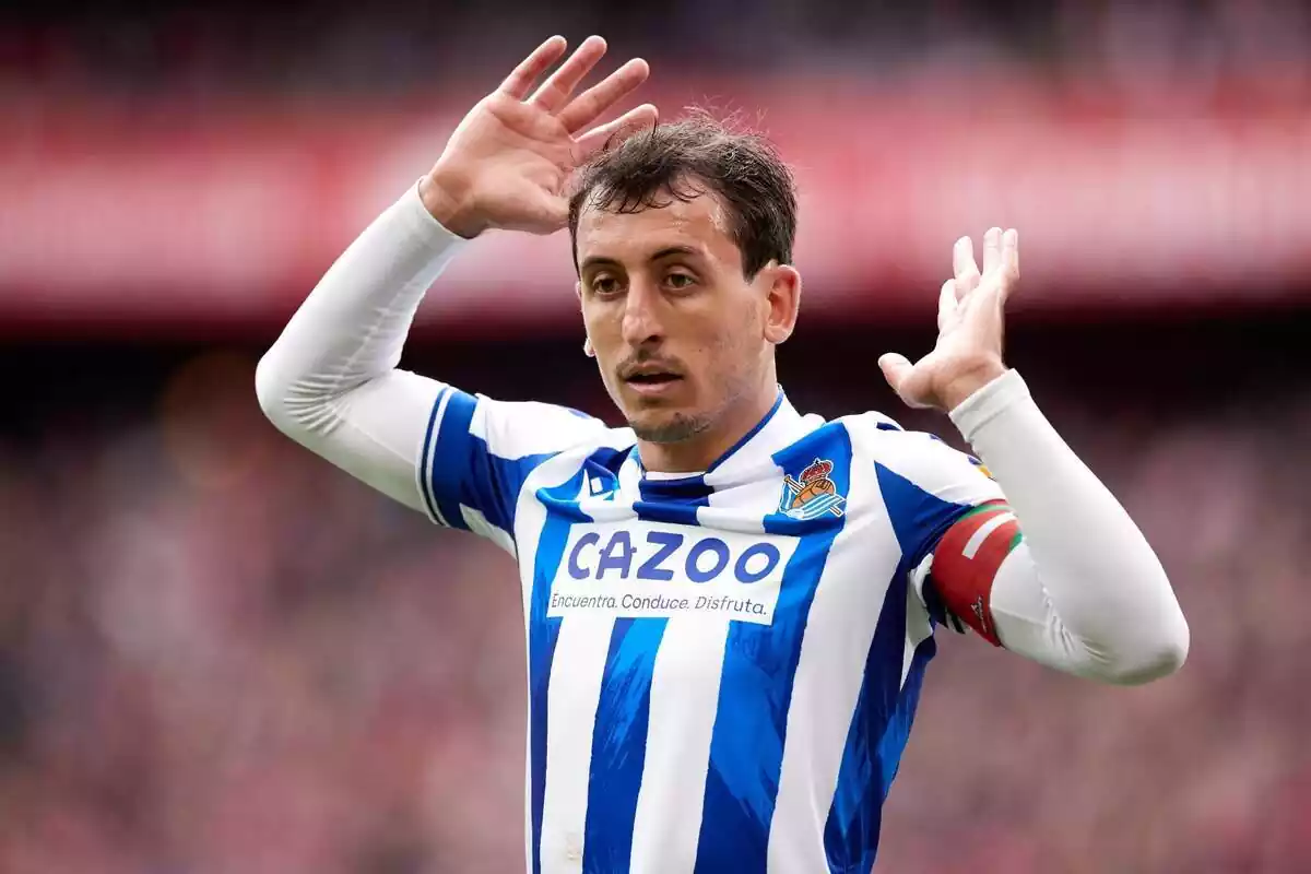 Mikel Oyarzabal raises his hands with a surprised face