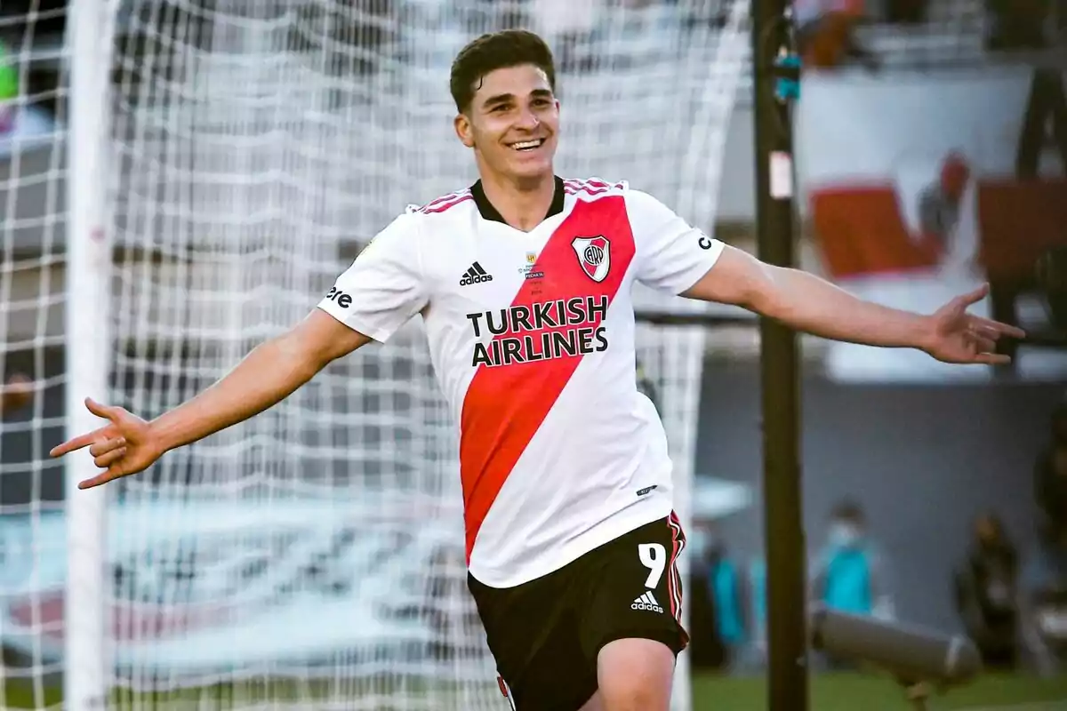 Julián Alvarez scored six goals in a Copa Libertadores match with River Plate