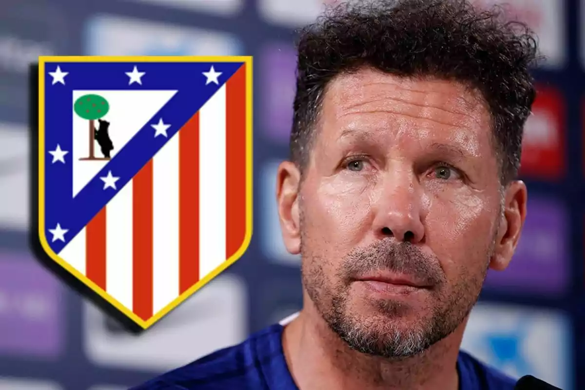 Image of Simeone with the Atlético de Madrid shield