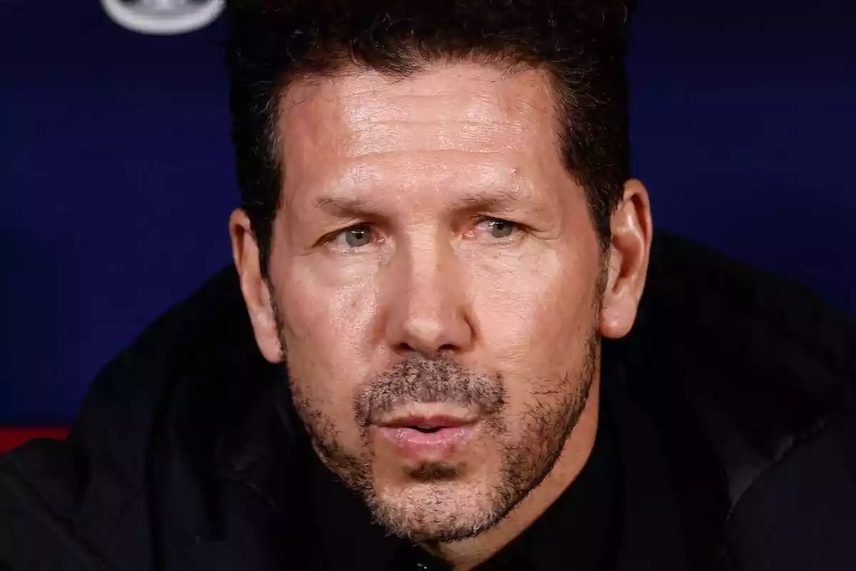 Image of Simeone on the Metropolitano bench