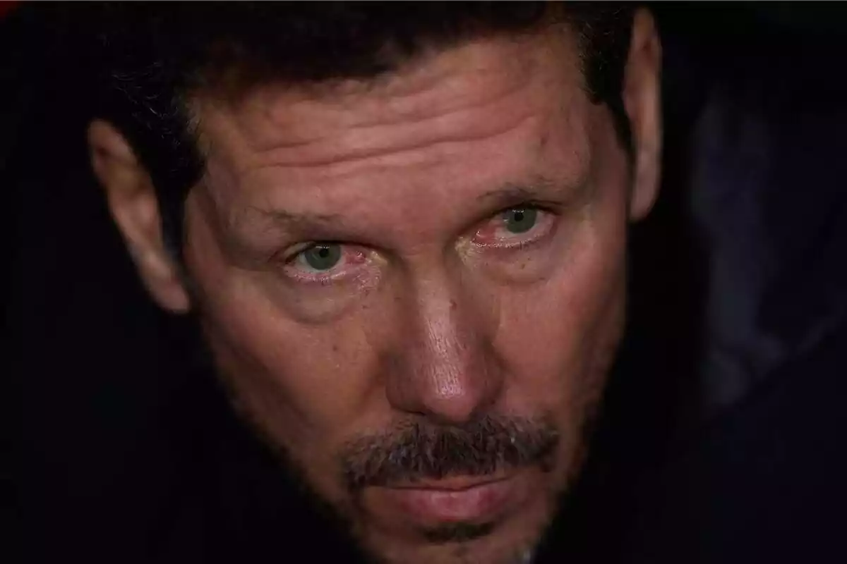 Image of Simeone on the San Mamés bench