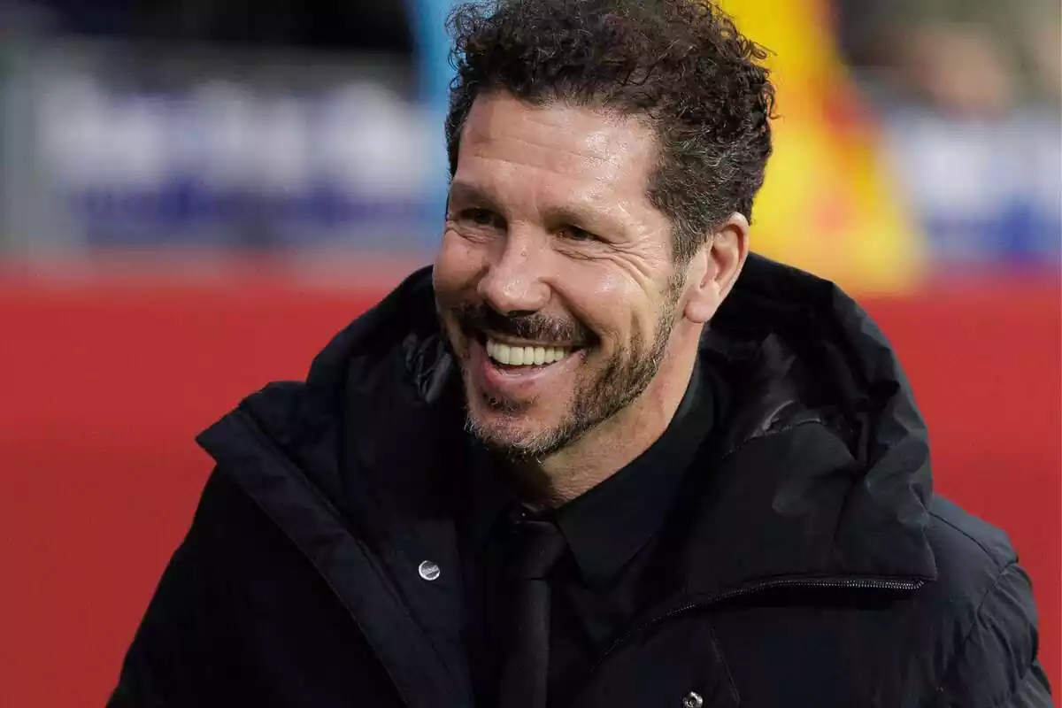 Image of Simeone on the Metropolitano bench