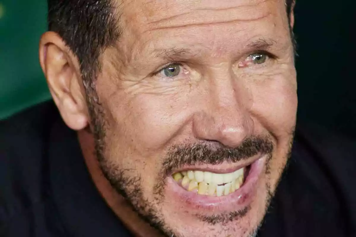 Image of Diego 'Cholo' Simeone on the Benito Villamarín bench