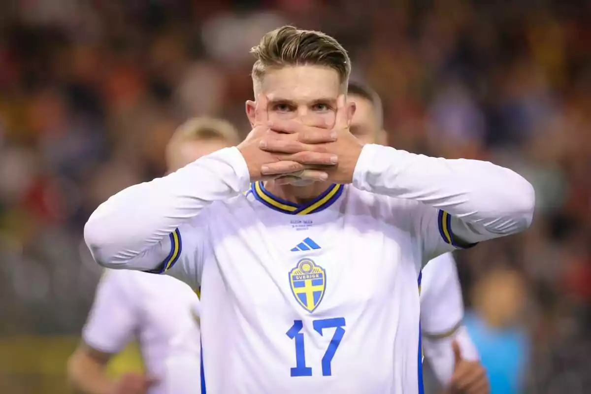 Image of Viktor Gyokeres with the Sweden team