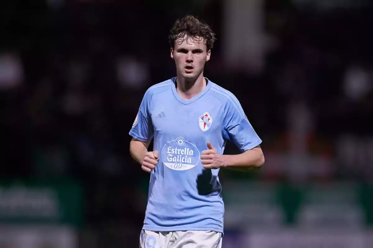 A football player wearing a light blue Celta de Vigo shirt on the pitch.