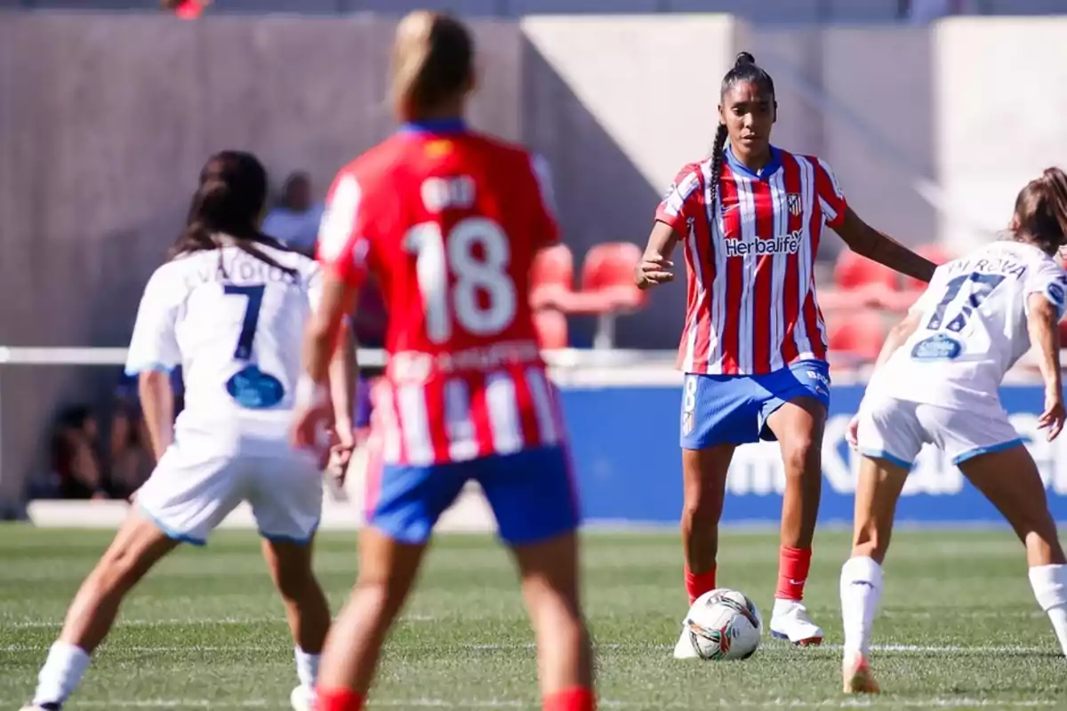 Atletico Madrid dominate against Deportivo de la Coruña